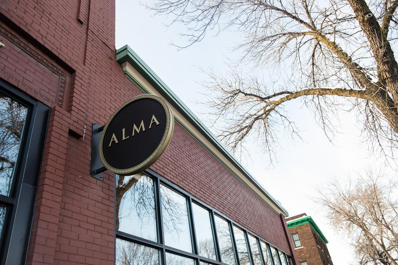 Hotel Alma ミネアポリス エクステリア 写真